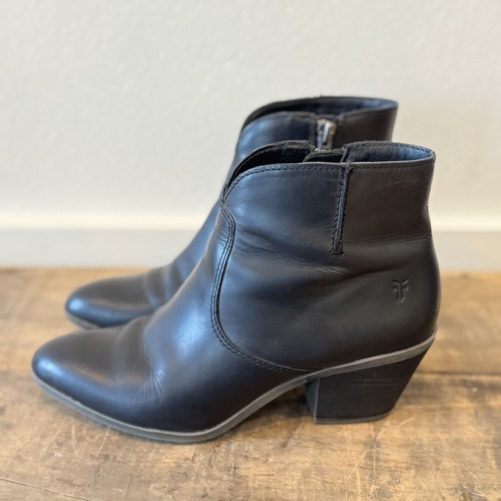 FRYE Jennifer Black Leather Almond Toe Ankle Booties #3471729 Size 6.5‎ M